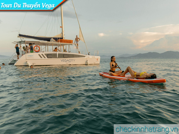 Tour du thuyền Vega Yacht Nha Trang 9